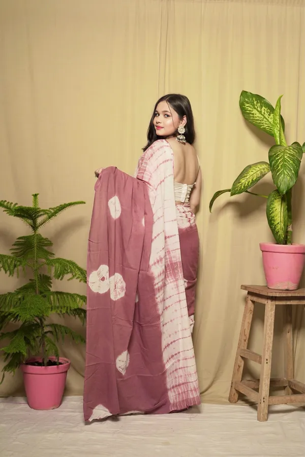 Coral_And_White_Mulmul_Cotton_Printed_Saree_With_Unstitched_Blouse_Piece_|_For_Women