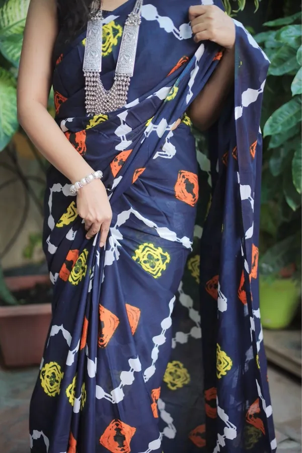 Black_Mulmul_Cotton_Printed_Saree_With_Unstitched_Blouse_Piece_|_For_Women