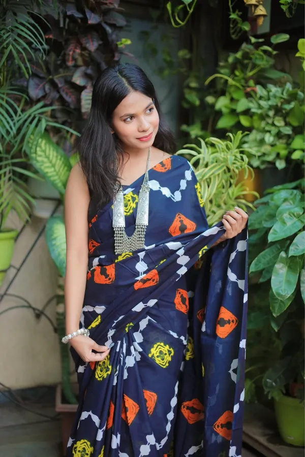 Black_Mulmul_Cotton_Printed_Saree_With_Unstitched_Blouse_Piece_|_For_Women