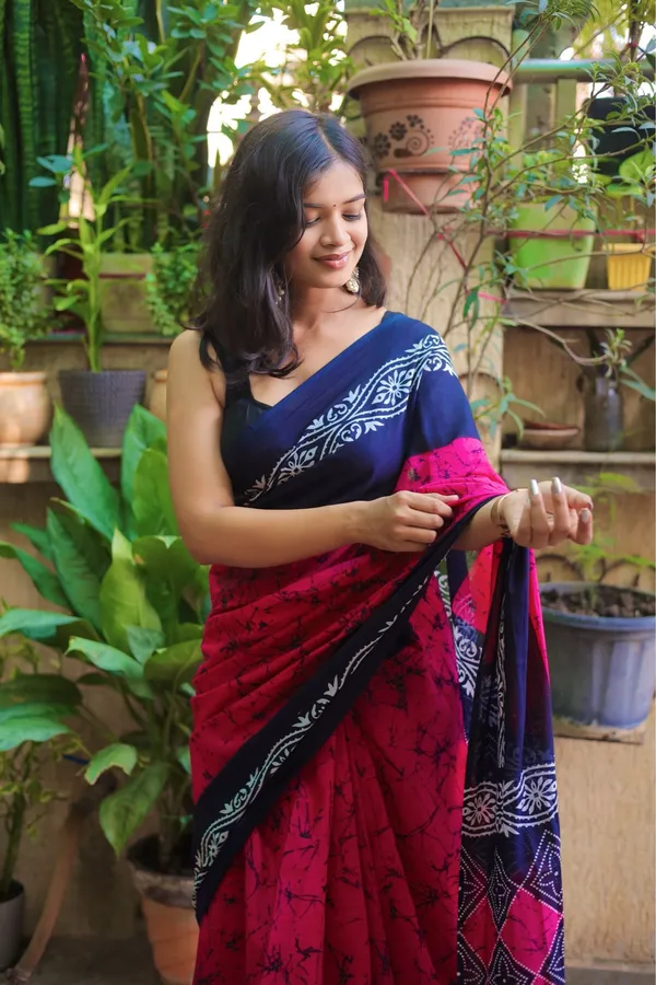Crimson_&_Black_Mulmul_Cotton_Printed_Saree_With_Unstitched_Blouse_Piece_|_For_Women