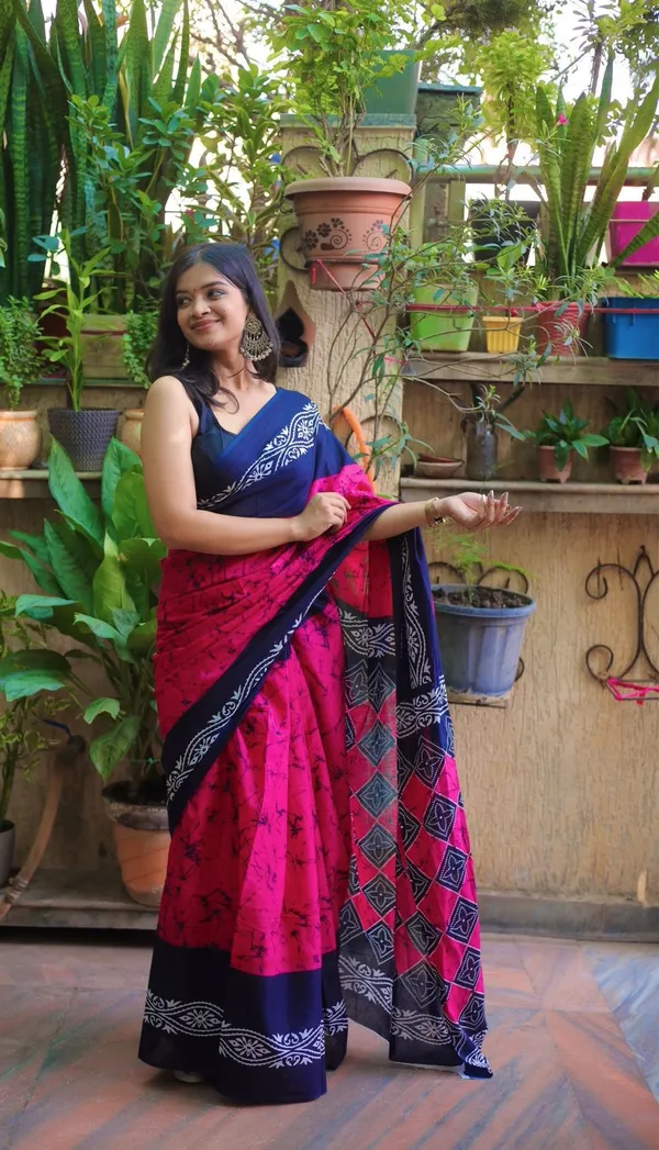 Crimson_&_Black_Mulmul_Cotton_Printed_Saree_With_Unstitched_Blouse_Piece_|_For_Women