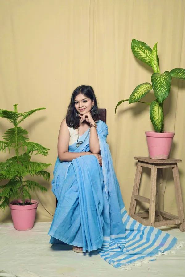 Blue_Cotton_Blend_Solid_Saree_With_Unstitched_Blouse_Piece_|_For_Women