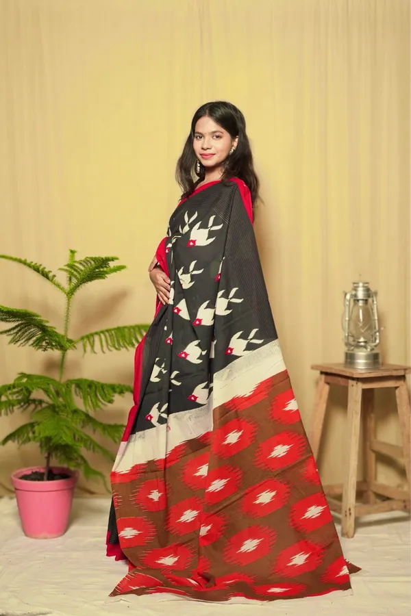 Black_Linen_Printed_Saree_With_Unstitched_Blouse_Piece_|_For_Women