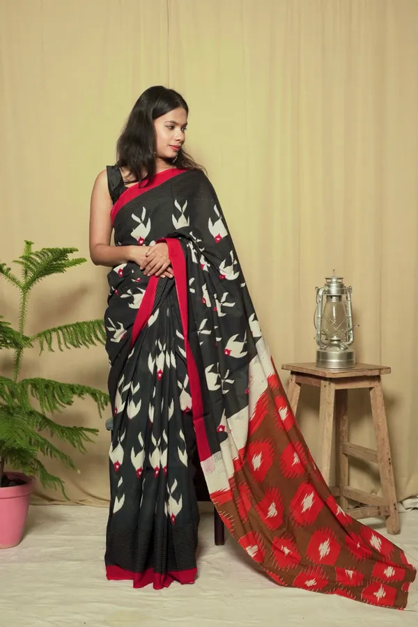 Black_Linen_Printed_Saree_With_Unstitched_Blouse_Piece_|_For_Women