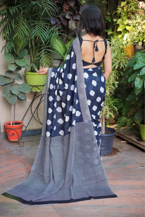 White_And_Black_Mulmul_Cotton_Printed_Saree_With_Unstitched_Blouse_Piece_|_For_Women