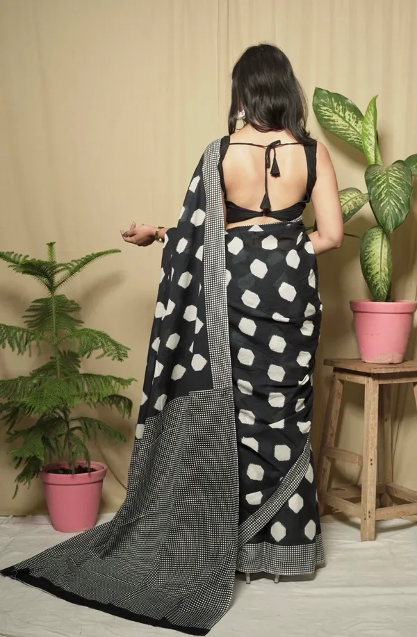 White_And_Black_Mulmul_Cotton_Printed_Saree_With_Unstitched_Blouse_Piece_|_For_Women