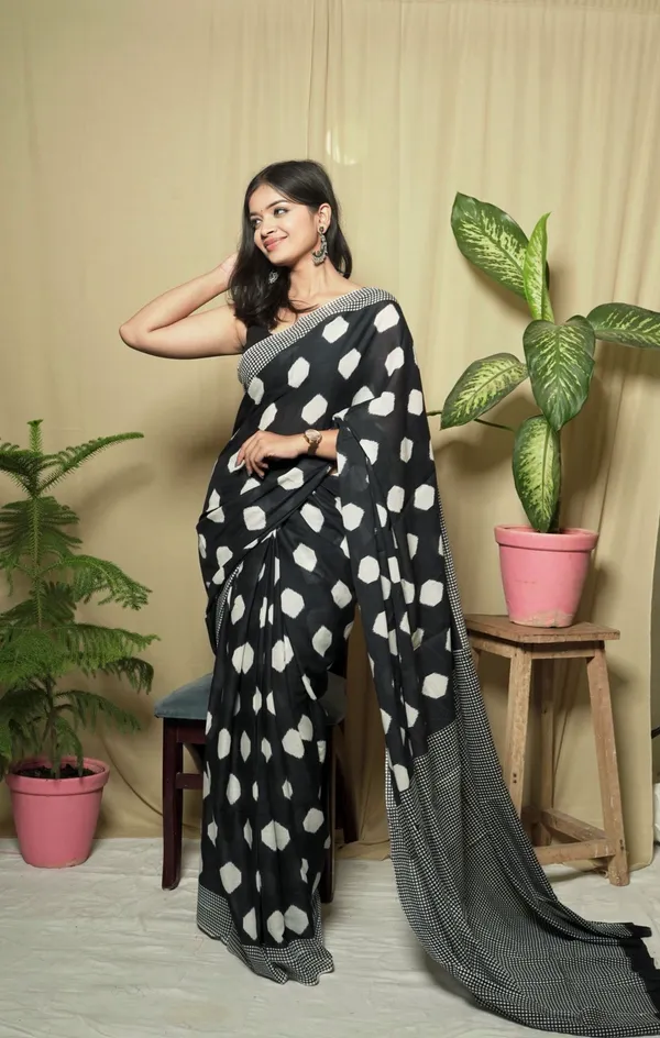 White_And_Black_Mulmul_Cotton_Printed_Saree_With_Unstitched_Blouse_Piece_|_For_Women