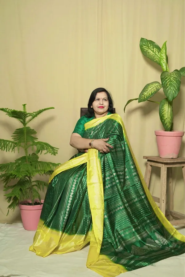Green_Dola_Silk_Foil_Printed_Saree_With_Unstitched_Blouse_Piece_|_For_Women