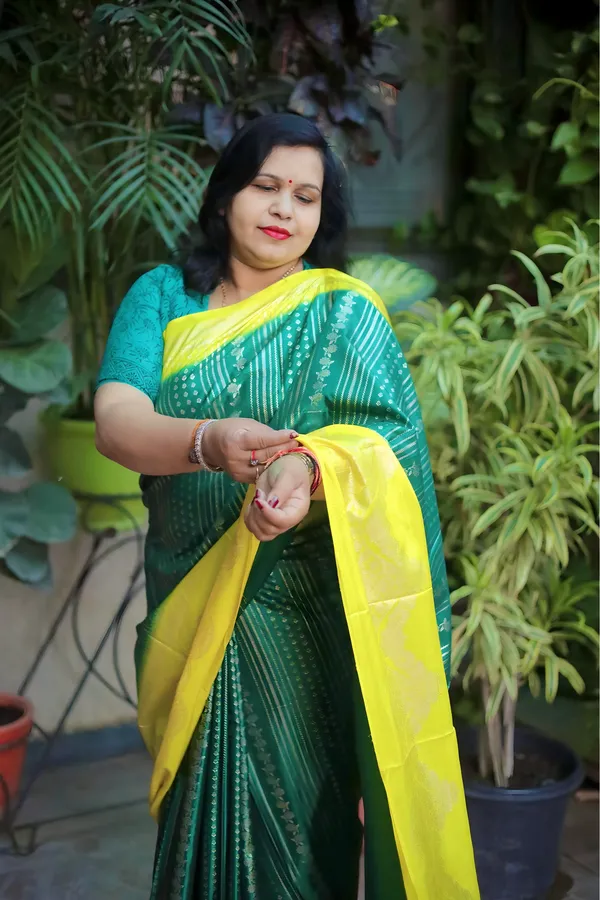 Green_Dola_Silk_Foil_Printed_Saree_With_Unstitched_Blouse_Piece_|_For_Women