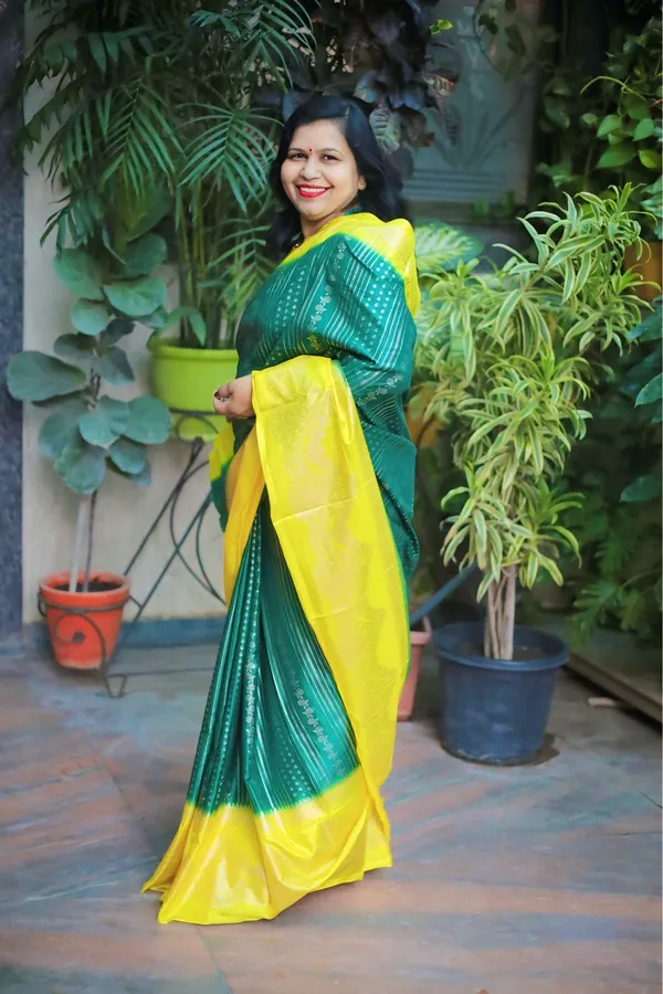Green_Dola_Silk_Foil_Printed_Saree_With_Unstitched_Blouse_Piece_|_For_Women