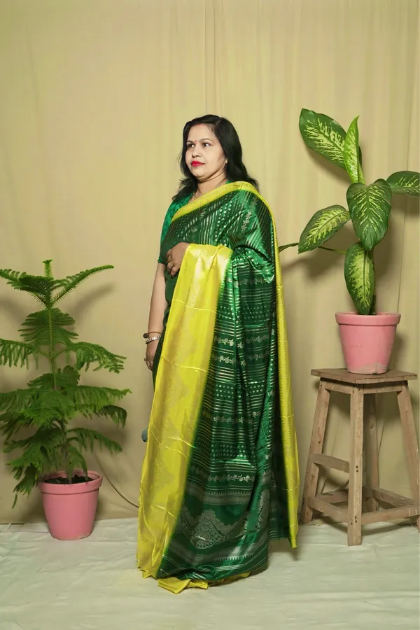 Green_Dola_Silk_Foil_Printed_Saree_With_Unstitched_Blouse_Piece_|_For_Women
