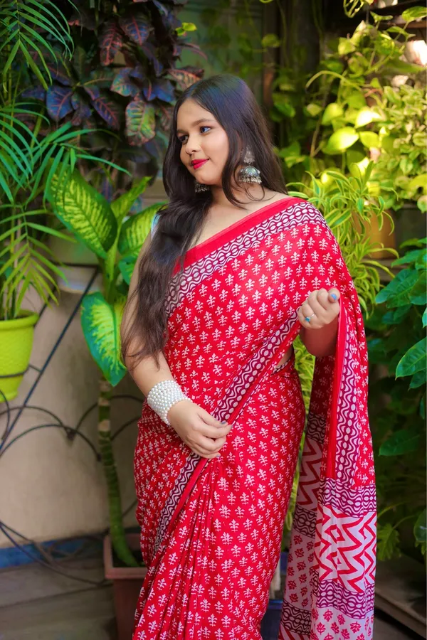 Red_With_White_Mulmul_Cotton_Printed_Saree_With_Unstitched_Blouse_Piece_|_For_Women