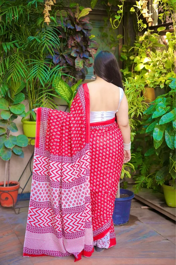 Red_With_White_Mulmul_Cotton_Printed_Saree_With_Unstitched_Blouse_Piece_|_For_Women