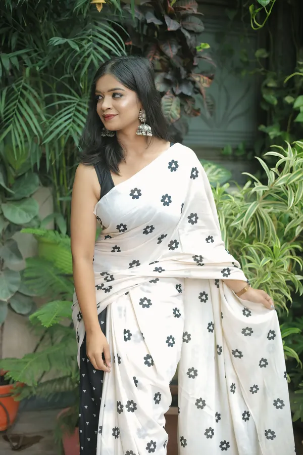 Beige_Cotton_Floral_Printed_Saree_With_Unstitched_Blouse_Piece_|_For_Women