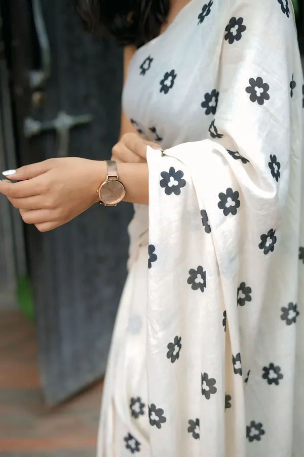 Beige_Cotton_Floral_Printed_Saree_With_Unstitched_Blouse_Piece_|_For_Women