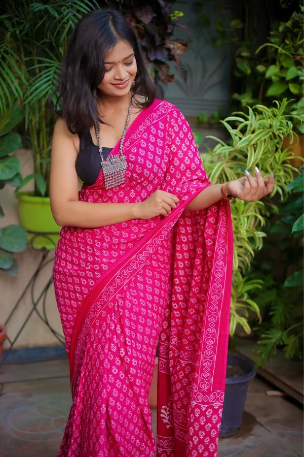 Pink_Mulmul_Cotton_Printed_Saree_With_Unstitched_Blouse_Piece_|_For_Women