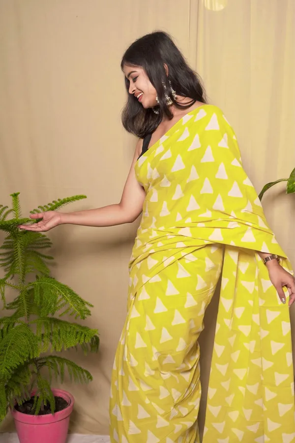 Yellow_Mulmul_Cotton_Printed_Saree_With_Unstitched_Blouse_Piece_|_For_Women