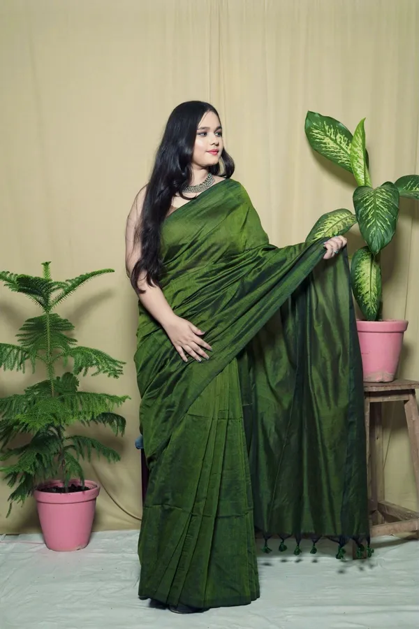 Deep_Olive_Green_Handloom_Khadi_Cotton_Solid_Saree_With_Unstitched_Blouse_Piece_|_For_Women