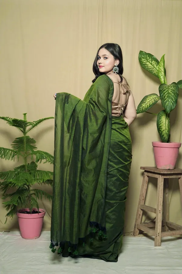 Deep_Olive_Green_Handloom_Khadi_Cotton_Solid_Saree_With_Unstitched_Blouse_Piece_|_For_Women