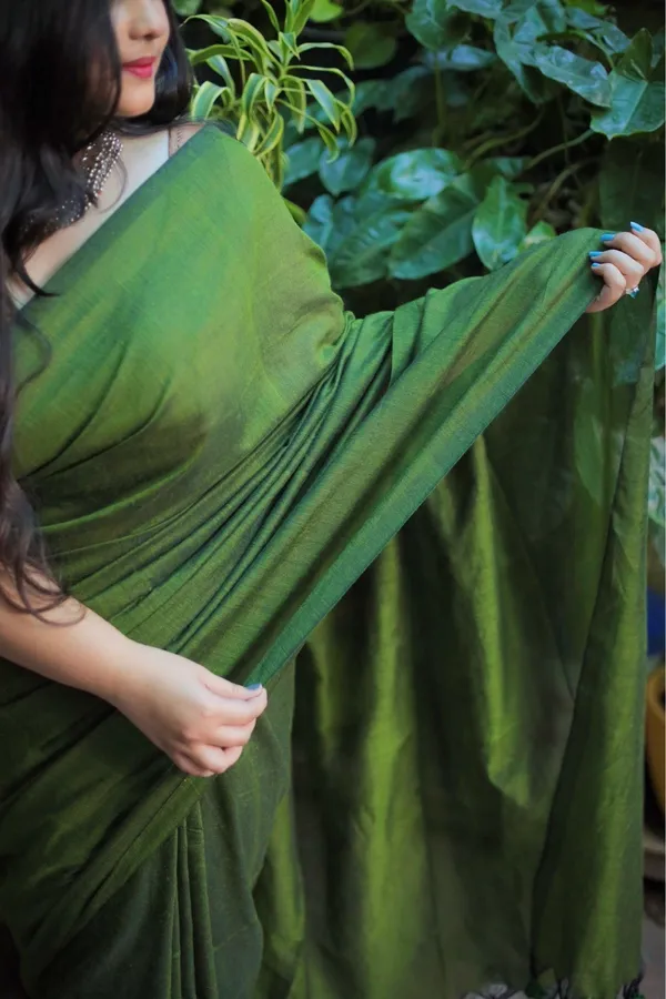 Deep_Olive_Green_Handloom_Khadi_Cotton_Solid_Saree_With_Unstitched_Blouse_Piece_|_For_Women