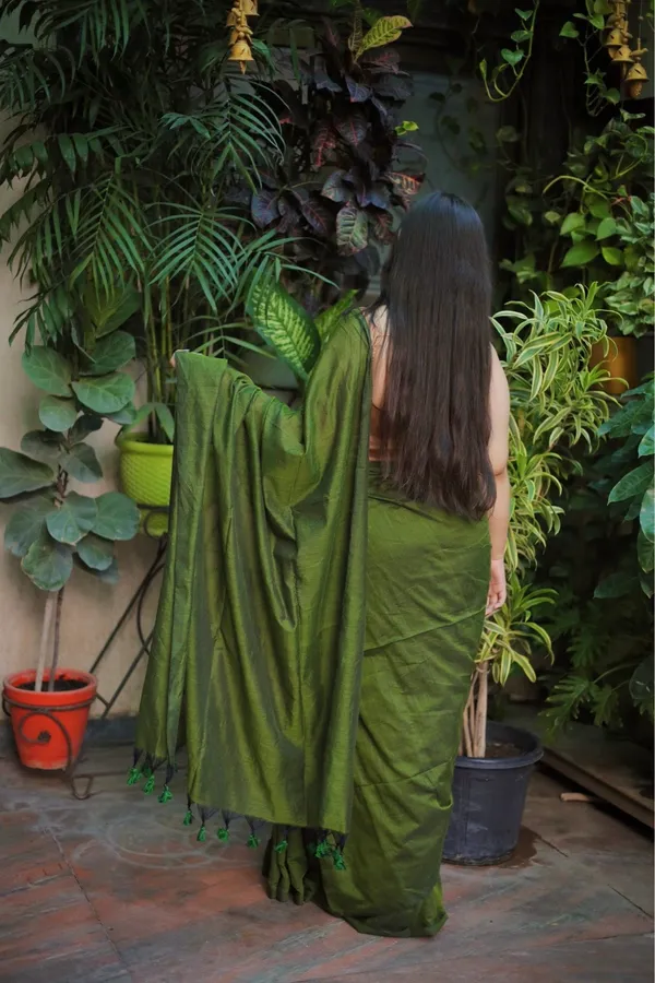 Deep_Olive_Green_Handloom_Khadi_Cotton_Solid_Saree_With_Unstitched_Blouse_Piece_|_For_Women