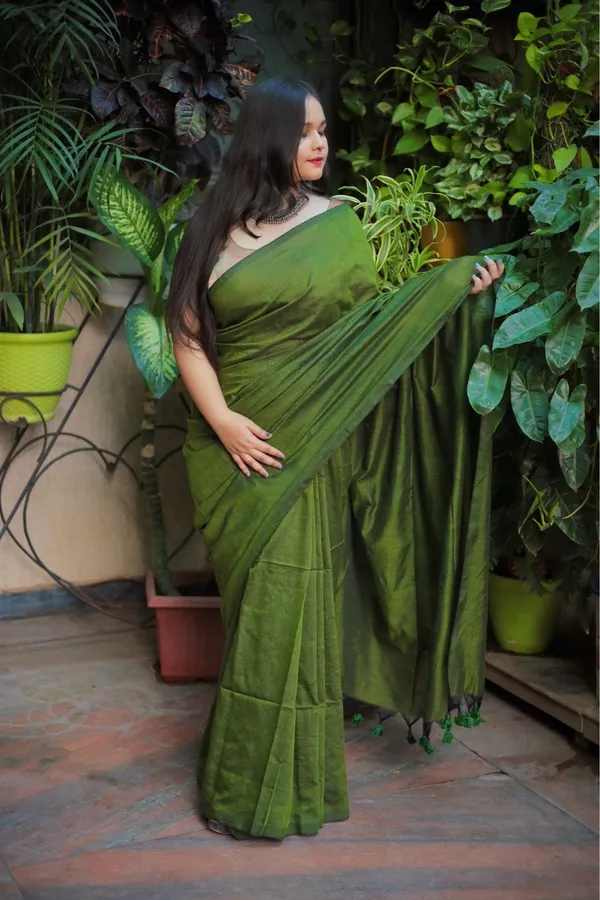 Deep_Olive_Green_Handloom_Khadi_Cotton_Solid_Saree_With_Unstitched_Blouse_Piece_|_For_Women