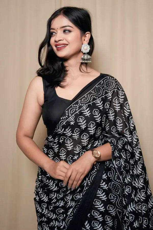 Black_Mulmul_Cotton_Printed_Saree_With_Unstitched_Blouse_Piece_|_For_Women