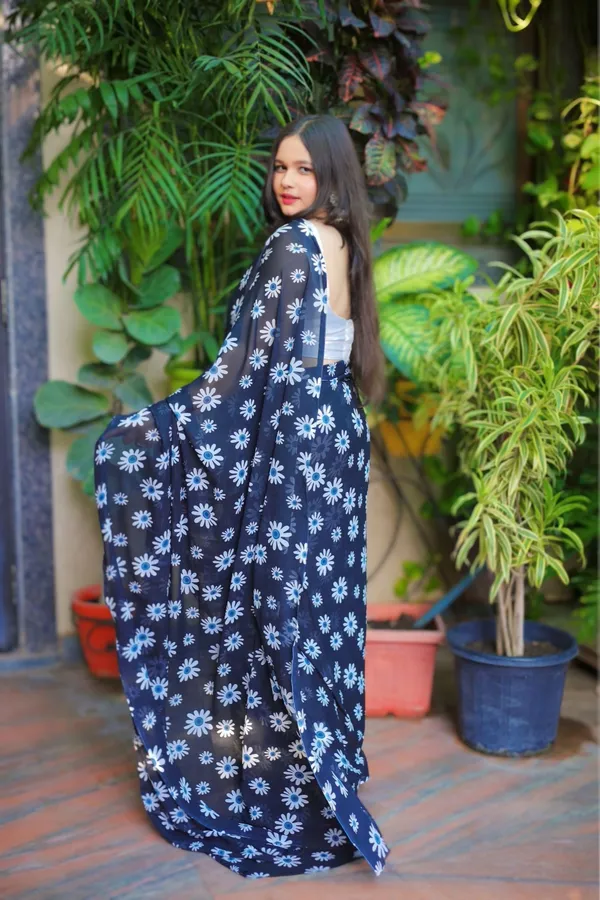 Black_Georgette_Floral_Printed_Saree_With_Unstitched_Blouse_Piece_|_For_Women