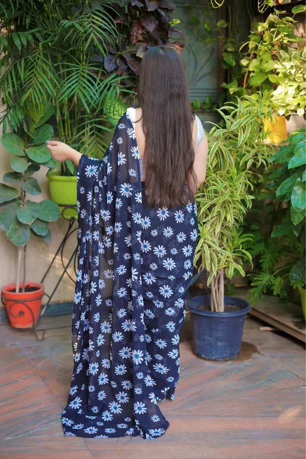 Black_Georgette_Floral_Printed_Saree_With_Unstitched_Blouse_Piece_|_For_Women