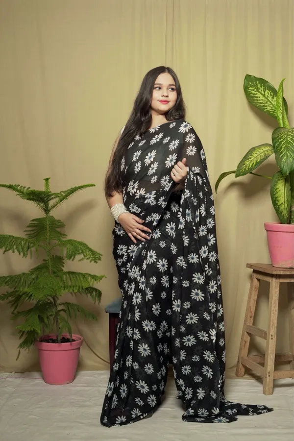 Black_Georgette_Floral_Printed_Saree_With_Unstitched_Blouse_Piece_|_For_Women
