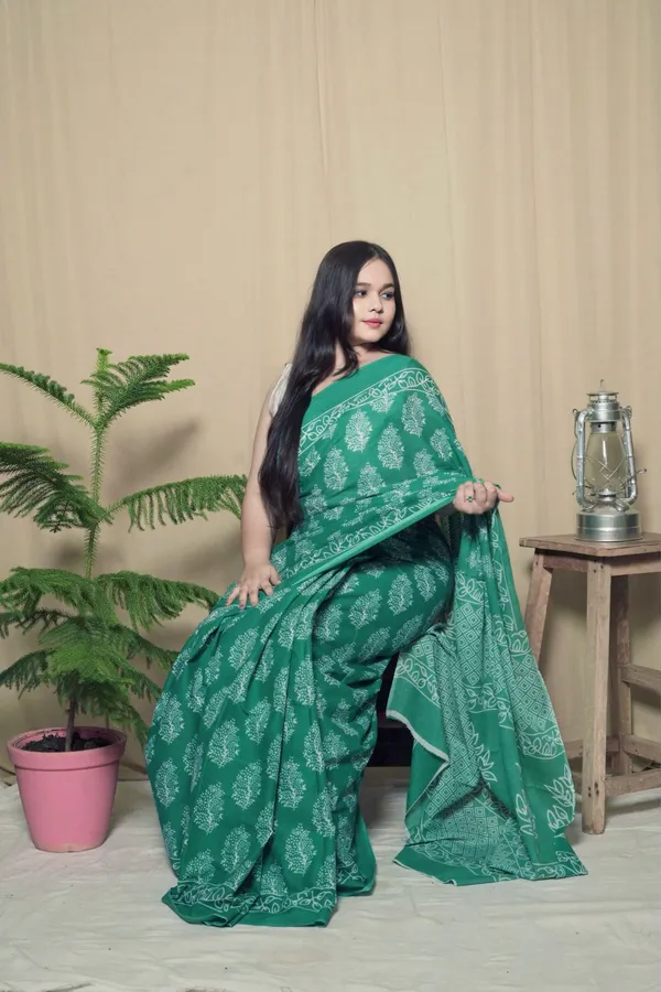 Green_Mulmul_Cotton_Printed_Saree_With_Unstitched_Blouse_Piece_|_For_Women