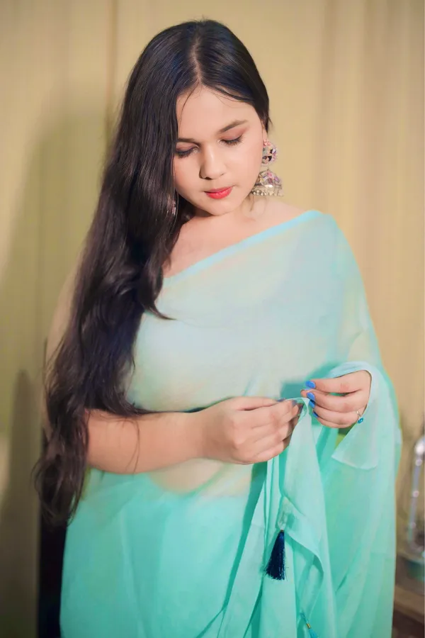Aqua_Blue_Poly_Chiffon_Solid_Saree_With_Unstitched_Blouse_Piece_|_For_Women