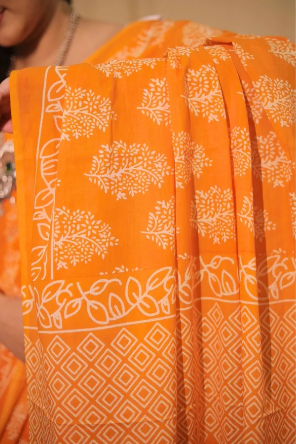 Orange_Cotton_Printed_Saree_With_Unstitched_Blouse_Piece_|_For_Women