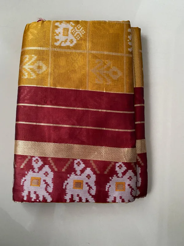 Yellow_Banarasi_Silk_Saree_with_Unstitched_Blouse_Piece