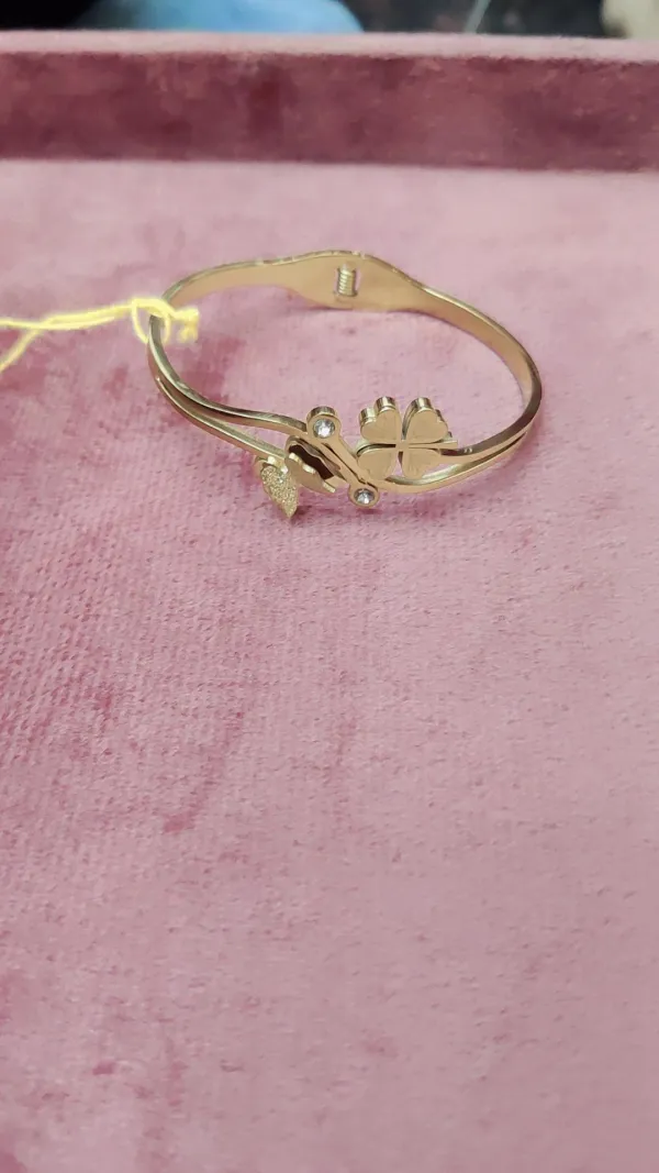 HAND_BRACELET