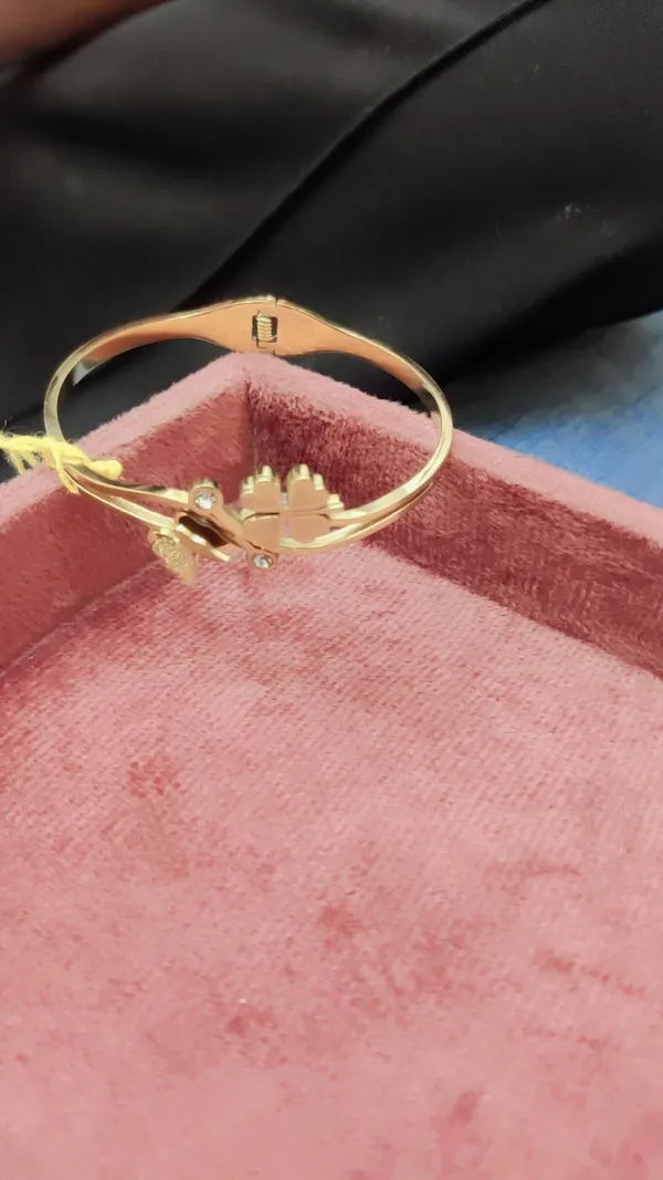 HAND_BRACELET