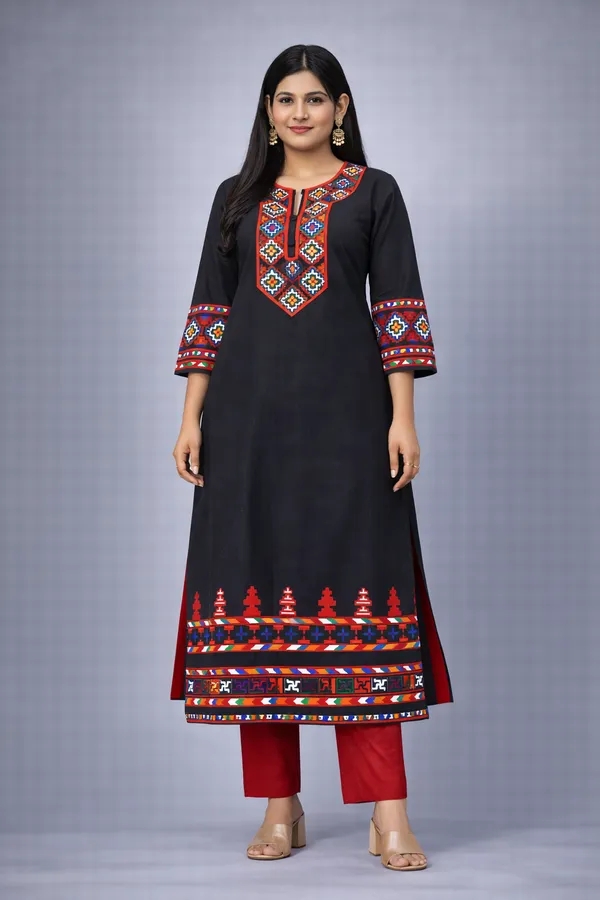 Black_Winter_Kashmiri_Pheran_Kurti_For_Women