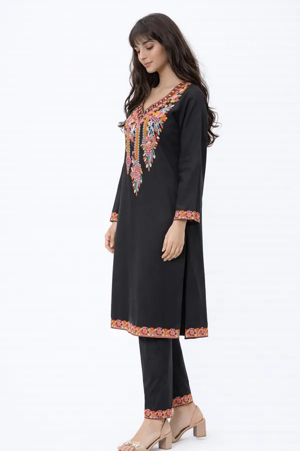 WINTER_KASHMIRI_PHERAN_SUIT