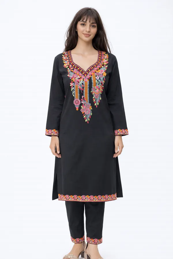 WINTER_KASHMIRI_PHERAN_SUIT