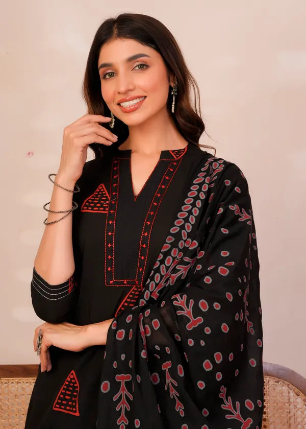 Black_&_Red_Printed_Kurta_Pant_Dupatta_Set|கருப்பு_மற்றும்_சிவப்பு_அச்சிடப்பட்ட_குர்தா_பேண்ட்_துப்பட்டா_செட்|నలుపు_మరియు_ఎరుపు_ప్రింటెడ్_కుర్తా_ప్యాంట్_దుపట్టా_సెట్