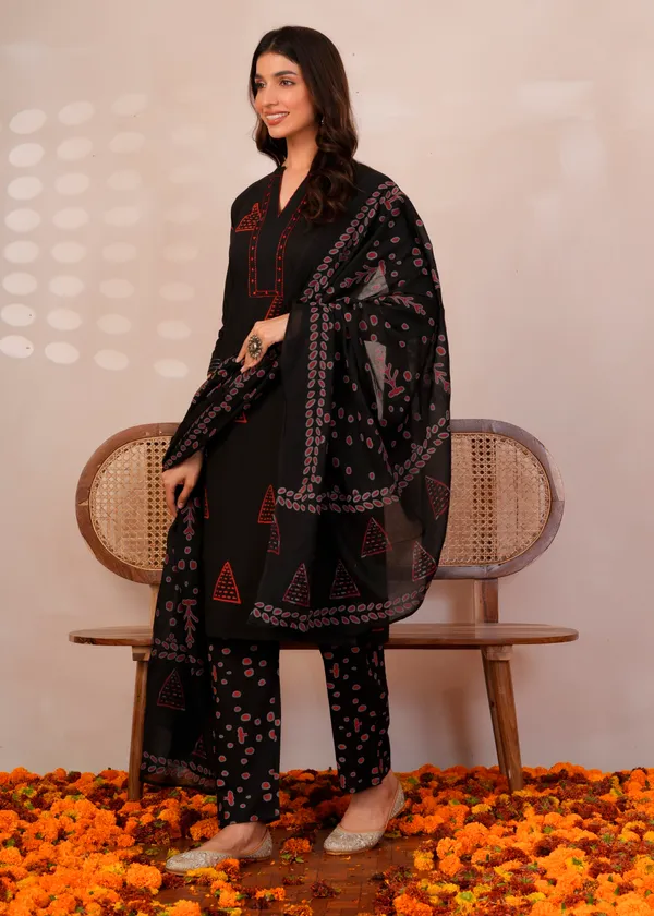 Black_&_Red_Printed_Kurta_Pant_Dupatta_Set|கருப்பு_மற்றும்_சிவப்பு_அச்சிடப்பட்ட_குர்தா_பேண்ட்_துப்பட்டா_செட்|నలుపు_మరియు_ఎరుపు_ప్రింటెడ్_కుర్తా_ప్యాంట్_దుపట్టా_సెట్