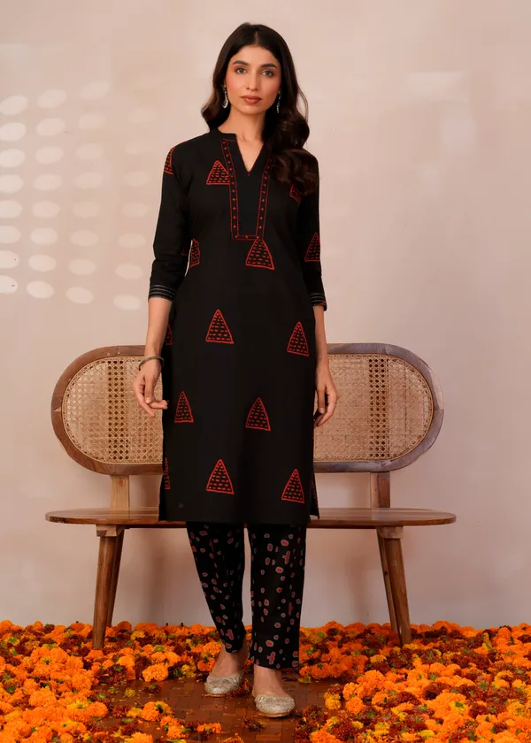 Black_&_Red_Printed_Kurta_Pant_Dupatta_Set|கருப்பு_மற்றும்_சிவப்பு_அச்சிடப்பட்ட_குர்தா_பேண்ட்_துப்பட்டா_செட்|నలుపు_మరియు_ఎరుపు_ప్రింటెడ్_కుర్తా_ప్యాంట్_దుపట్టా_సెట్