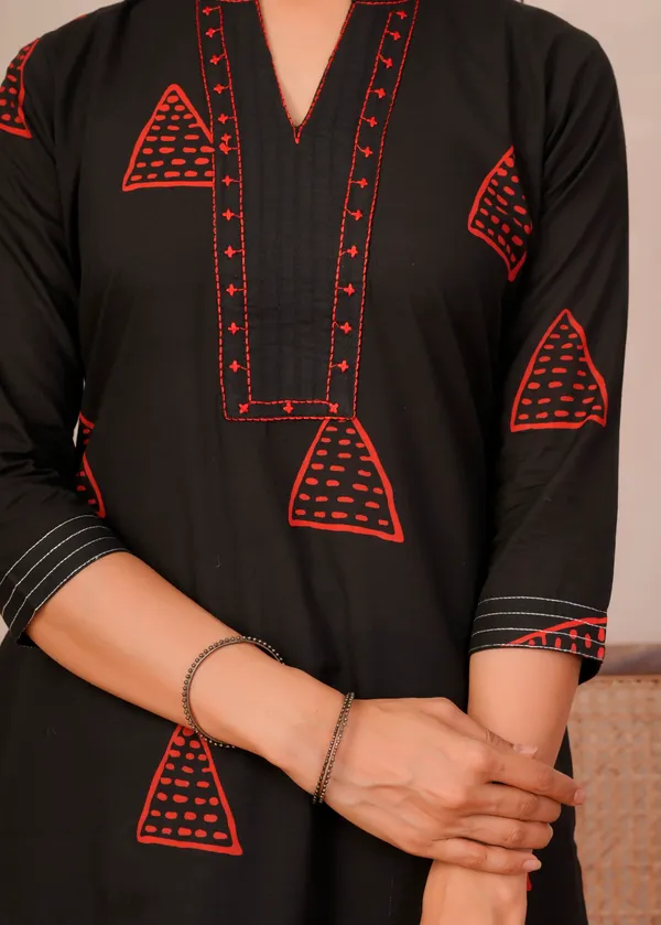 Black_&_Red_Printed_Kurta_Pant_Dupatta_Set|கருப்பு_மற்றும்_சிவப்பு_அச்சிடப்பட்ட_குர்தா_பேண்ட்_துப்பட்டா_செட்|నలుపు_మరియు_ఎరుపు_ప్రింటెడ్_కుర్తా_ప్యాంట్_దుపట్టా_సెట్