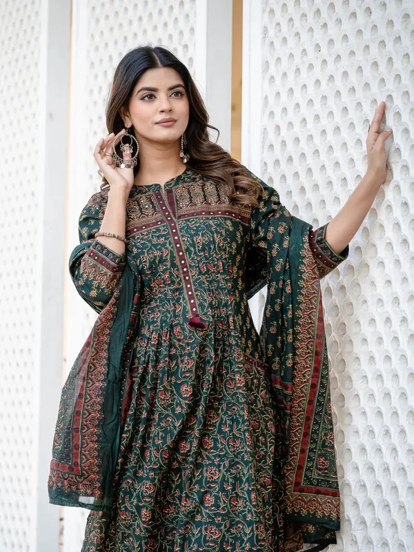 Green_Pintuck_set_kurti_with_pant_and_duppata-3ps_set