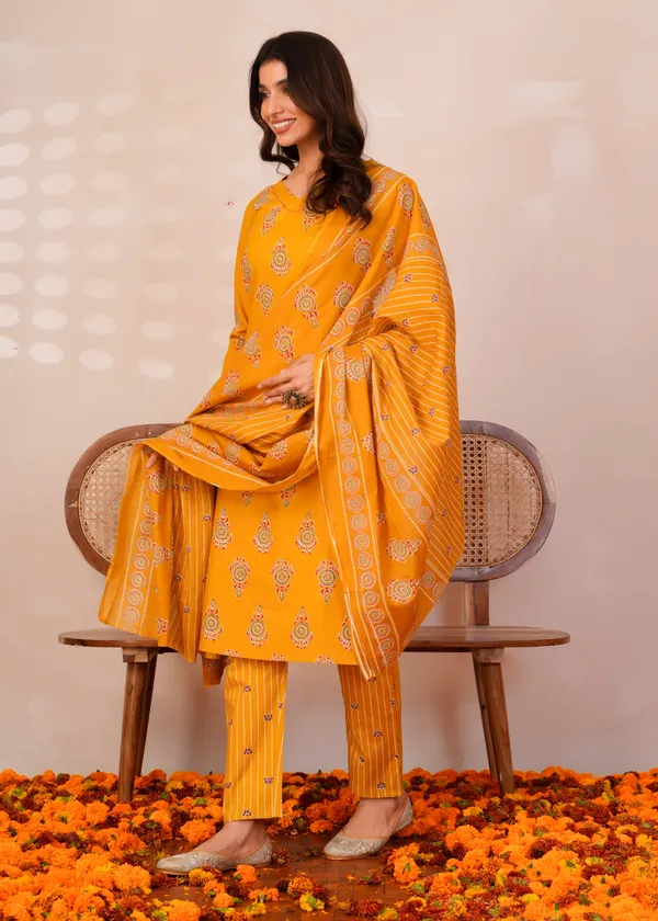 Mustard_Mehfil_Printed_Kurta_Set|மஸ்டர்ட்_மெஹ்ஃபில்_பிரிண்டெட்_குர்தா_செட்|మస్టర్డ్_మెహ్ఫిల్_ప్రింటెడ్_కుర్తా_సెట్