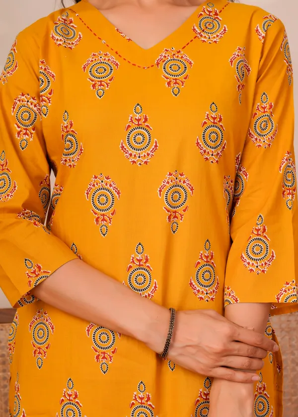 Mustard_Mehfil_Printed_Kurta_Set|மஸ்டர்ட்_மெஹ்ஃபில்_பிரிண்டெட்_குர்தா_செட்|మస్టర్డ్_మెహ్ఫిల్_ప్రింటెడ్_కుర్తా_సెట్
