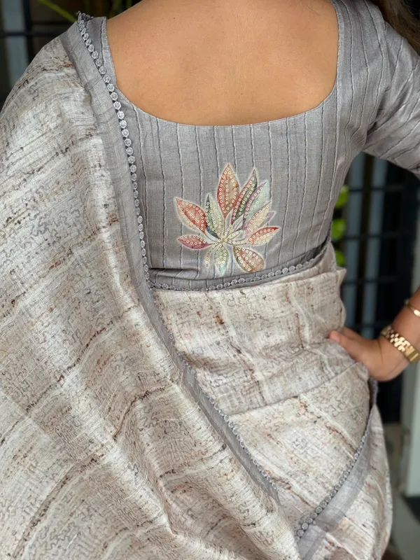 Grey_Pure_tusser_linen_Digital_Print_Saree_With_Unstitched_Blouse_For_Women
