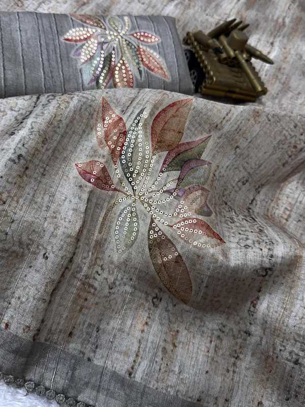 Grey_Pure_tusser_linen_Digital_Print_Saree_With_Unstitched_Blouse_For_Women