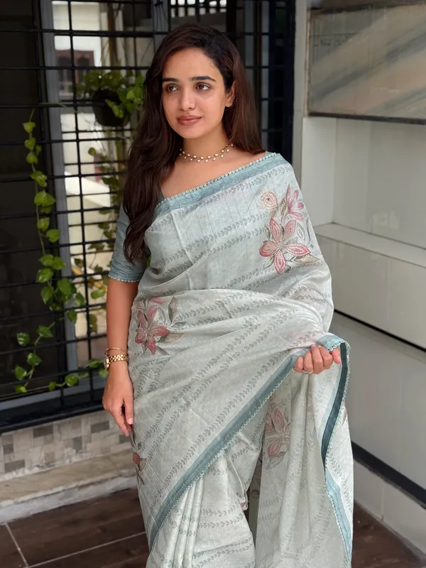 Light_Grey_Pure_tusser_linen_Digital_Print_Saree_With_Unstitched_Blouse_For_Women
