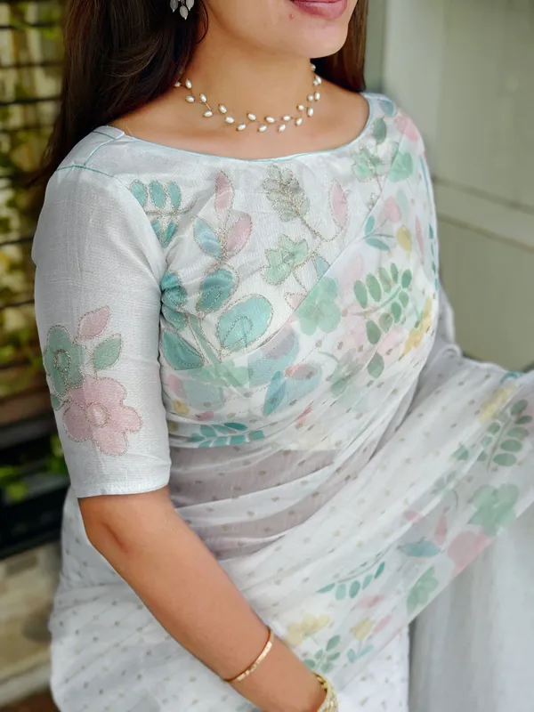 White_Green_Armani_cotton_Zari_jacquard_Saree_With_Unstitched_Blouse_For_Women